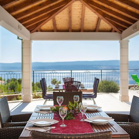 Beachfront Apartments Lara Omiš Екстериор снимка