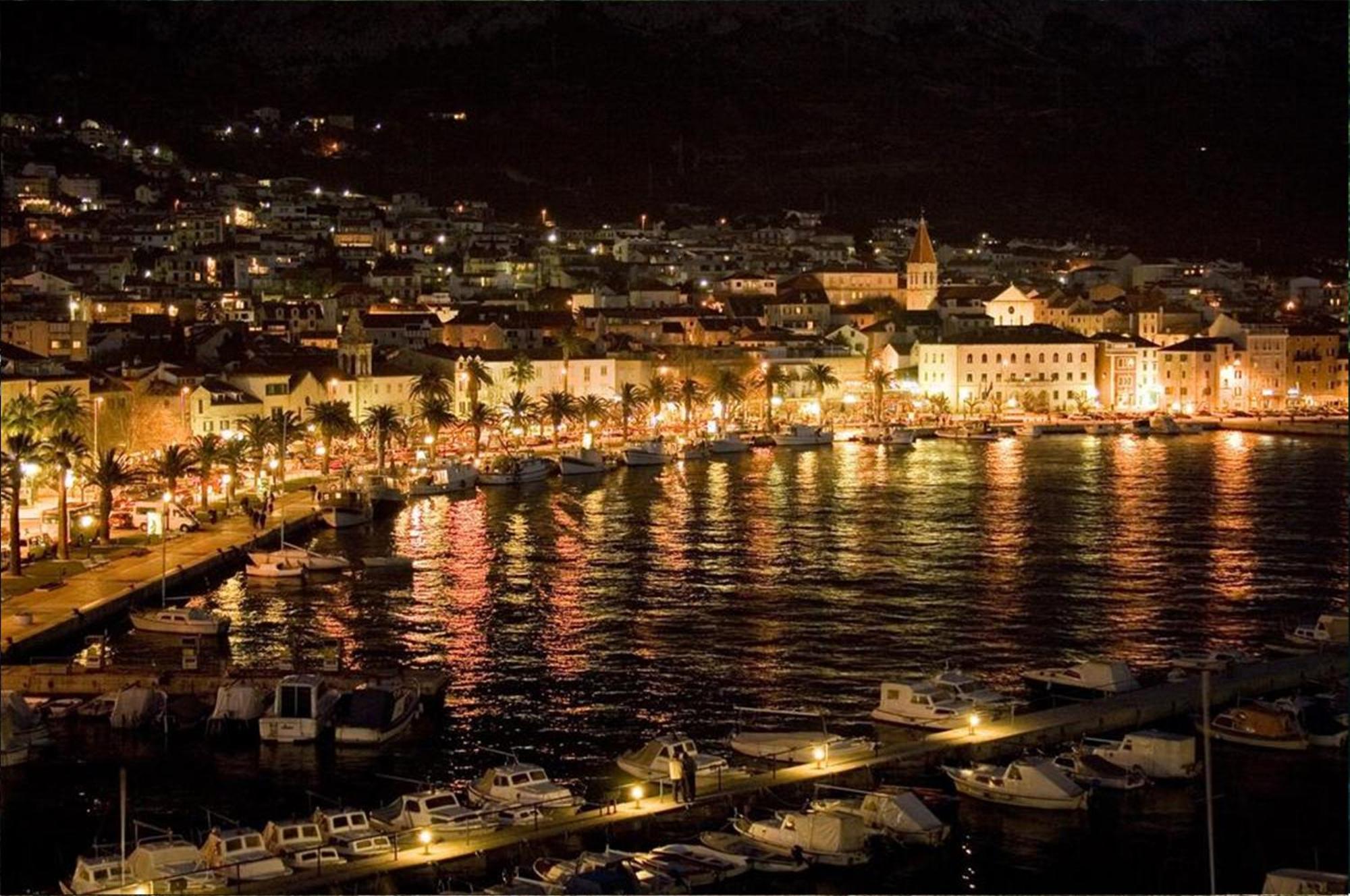 Beachfront Apartments Lara Omiš Екстериор снимка