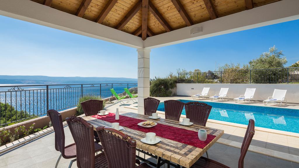 Beachfront Apartments Lara Omiš Екстериор снимка