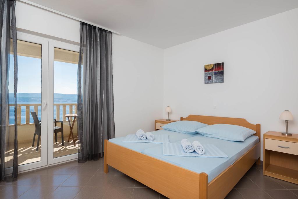 Beachfront Apartments Lara Omiš Екстериор снимка