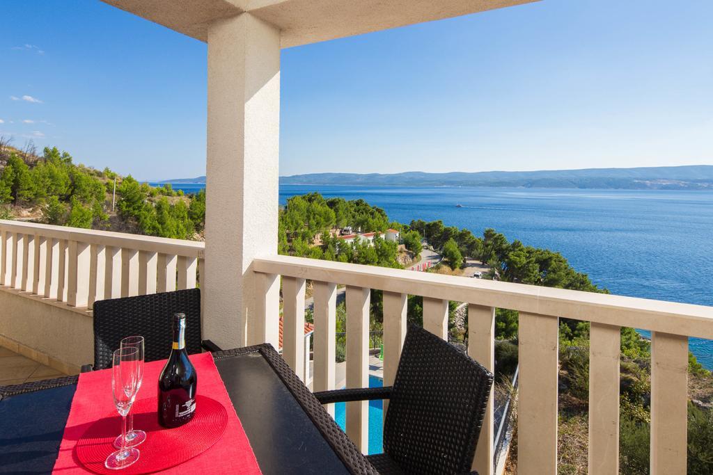Beachfront Apartments Lara Omiš Екстериор снимка