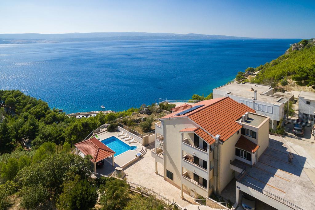 Beachfront Apartments Lara Omiš Екстериор снимка