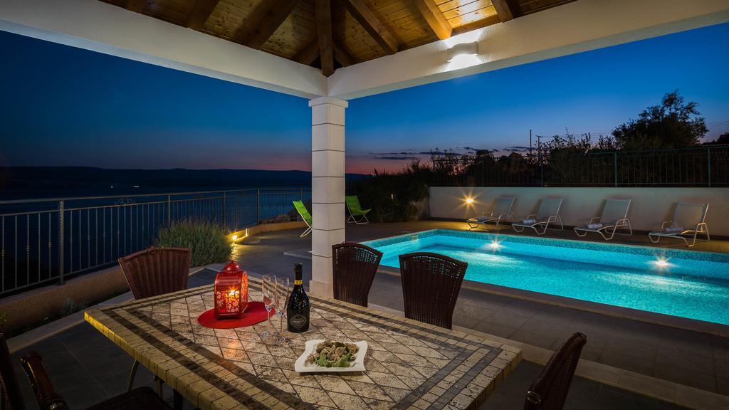 Beachfront Apartments Lara Omiš Екстериор снимка