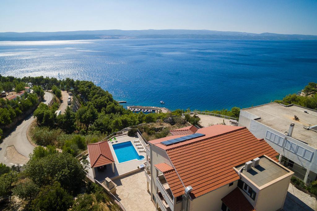 Beachfront Apartments Lara Omiš Екстериор снимка