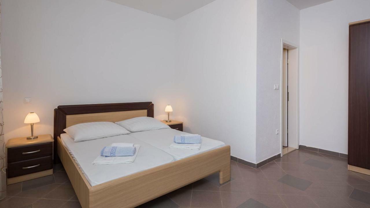 Beachfront Apartments Lara Omiš Стая снимка